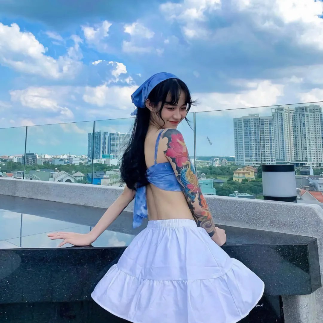 狐狸躲进洞